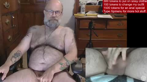 Snapshot of hairydaddybear69 chatting on May 7, 2026, 2:17 am HairyDaddyBear69 online show from May 7, 2026, 2:17 am