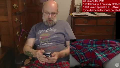 Snapshot of hairydaddybear69 chatting on June 4, 2026, 1:00 am HairyDaddyBear69 online show from June 4, 2026, 1:00 am