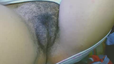 hairygirl83 online show from May 6, 2026, 12:54 pm