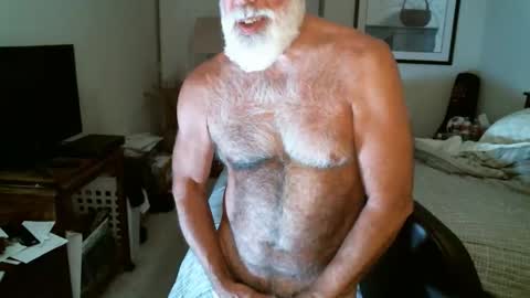 Snapshot of hairypecsguy chatting on June 1, 2026, 6:04 am Hairy pecs online show from June 1, 2026, 6:04 am