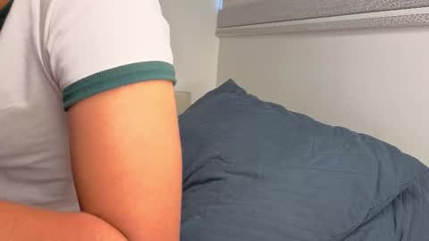 Independent       model  online show from February 1, 2026, 9:35 pm