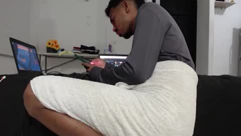 halfenaked17 online show from December 4, 2025, 4:00 am