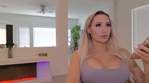 Halia Hill online show from October 15, 2025, 5:57 pm