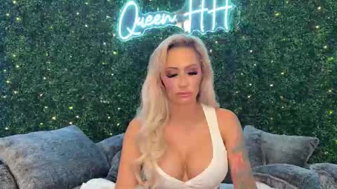 Halia Hill online show from February 19, 2026, 2:29 am