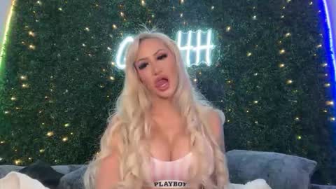 Halia Hill online show from April 12, 2026, 8:58 pm