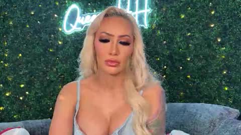 Halia Hill online show from April 17, 2026, 9:40 pm