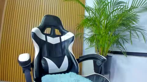 Snapshot of hall_anahiis chatting on January 18, 2025, 5:10 am Anahis online show from January 18, 2025, 5:10 am