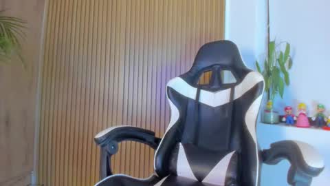 Snapshot of hall_anahiis chatting on October 14, 2025, 12:33 am Anahis online show from October 14, 2025, 12:33 am