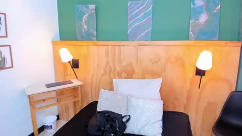 Halley Lorens online show from April 20, 2026, 7:15 pm