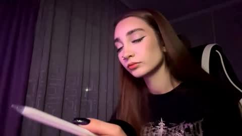 Holly online show from November 8, 2025, 7:45 pm