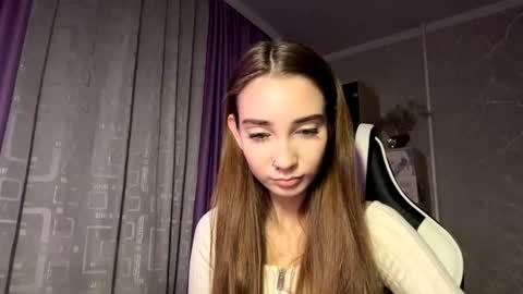 Holly online show from November 10, 2025, 6:40 pm