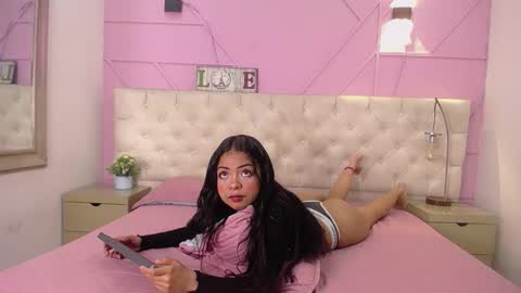 Hamvanessa  online show from March 5, 2026, 12:12 pm