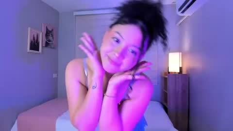 Hanna Lineros  online show from June 16, 2026, 1:36 pm
