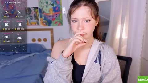 hanahwoods online show from November 21, 2025, 1:26 am