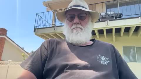 handful57345 online show from April 17, 2026, 7:39 pm