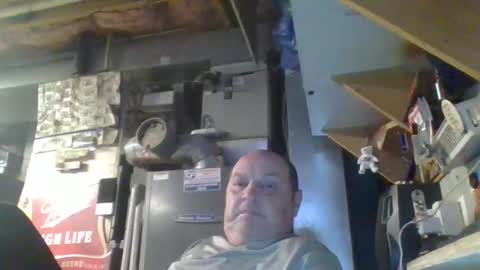 Snapshot of handiemanhere chatting on October 22, 2025, 2:23 am naked man online show from October 22, 2025, 2:23 am