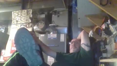 Snapshot of handiemanhere chatting on November 11, 2025, 2:06 pm naked man online show from November 11, 2025, 2:06 pm