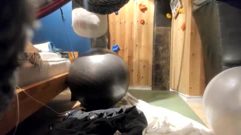 handncocknocum online show from February 11, 2025, 6:55 pm