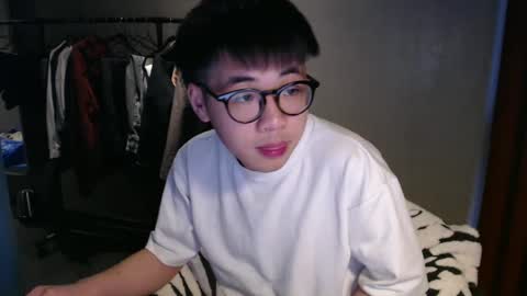 handsome_mannn online show from March 4, 2025, 4:20 pm