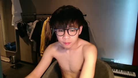 handsome_mannn online show from April 26, 2026, 5:21 pm