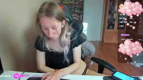 Mila online show from September 28, 2025, 11:37 am