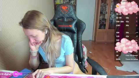 Mila online show from November 24, 2025, 6:13 am