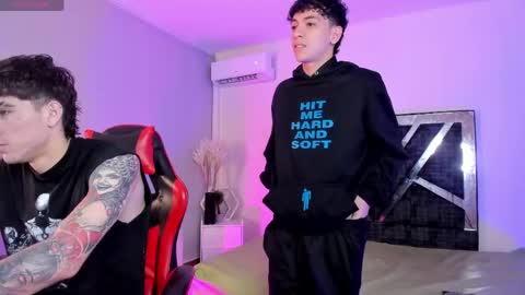 leonardfarrucknick and otis online show from April 21, 2026, 2:37 am