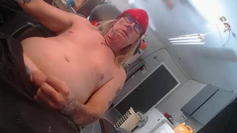 handystud33 online show from October 1, 2025, 4:35 pm