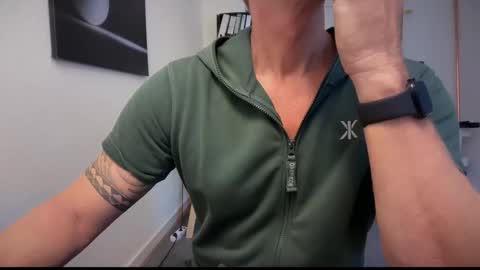 hanky online show from October 17, 2025, 9:45 am