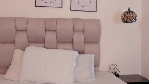 hanna__evans_ online show from September 30, 2025, 11:26 am