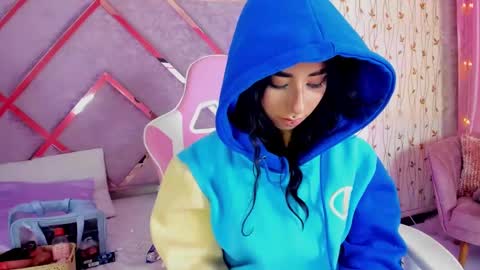  hanna  online show from March 5, 2025, 9:27 am