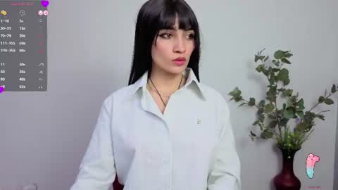Snapshot of hanna_chloe chatting on July 8, 2026, 1:37 pm Sara online show from July 8, 2026, 1:37 pm