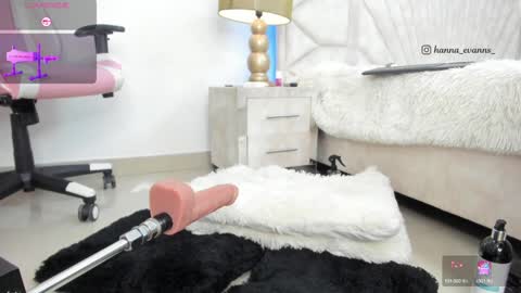 Snapshot of hanna_evanns_ chatting on December 13, 2024, 1:37 am Hanna online show from December 13, 2024, 1:37 am