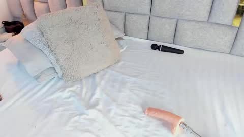 hanna_gomeez online show from October 7, 2025, 9:01 pm