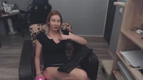 hanna_ha online show from February 20, 2025, 7:30 pm