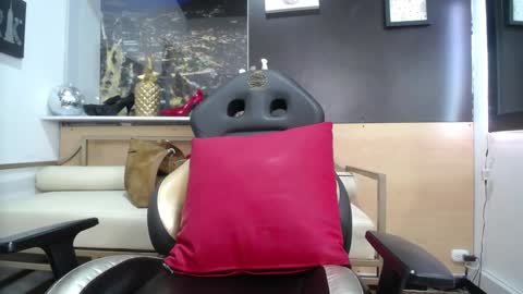 hanna_lamber online show from February 5, 2025, 5:52 am