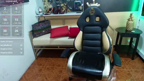 hanna_lamber online show from February 17, 2025, 4:42 am