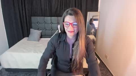 hanna_ma online show from September 30, 2025, 2:44 pm