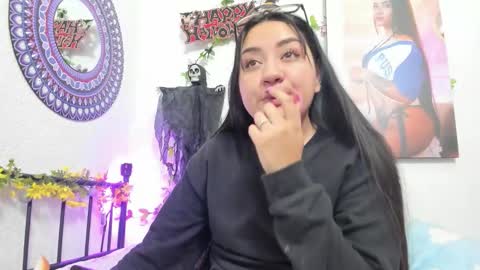 Camila online show from October 20, 2025, 7:14 pm