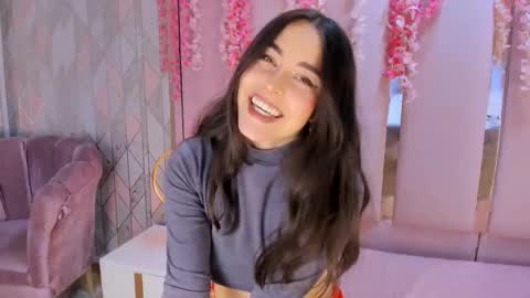 hannacollins_2 online show from September 20, 2025, 3:02 pm