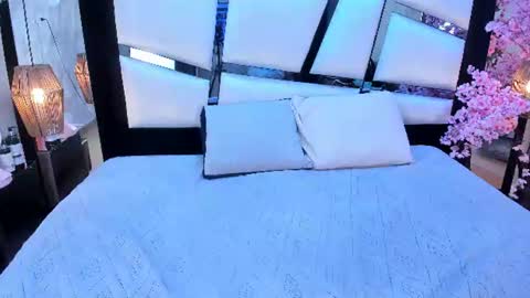 hannacollins_2 online show from July 20, 2026, 1:13 pm