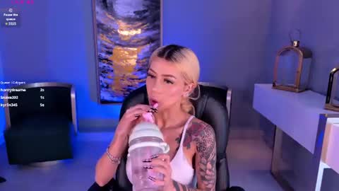 Snapshot of hannaconnor_ chatting on July 4, 2026, 1:17 pm Hanna Connor online show from July 4, 2026, 1:17 pm