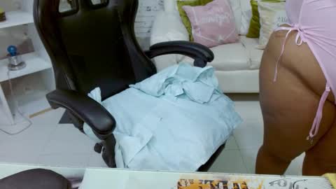 Hannah  online show from November 20, 2025, 11:21 am