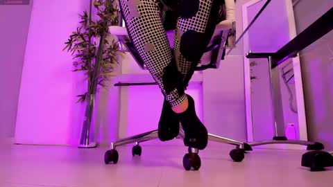 HANNAH HOWELL online show from February 26, 2025, 9:42 am