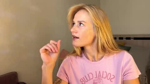 Snapshot of hannah_levis_ chatting on September 30, 2025, 8:08 am hannah levis online show from September 30, 2025, 8:08 am