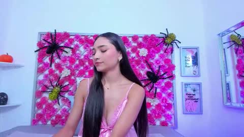 Hannah Miller online show from October 29, 2025, 11:34 am