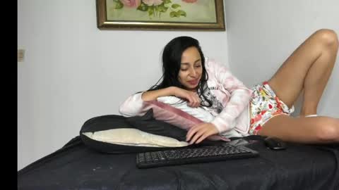 Snapshot of hannah_whitee_ chatting on April 25, 2026, 12:08 pm Hannah online show from April 25, 2026, 12:08 pm