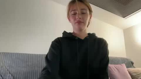 hannahinto online show from October 13, 2025, 3:45 pm