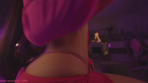 Hannah James online show from December 12, 2024, 7:15 pm