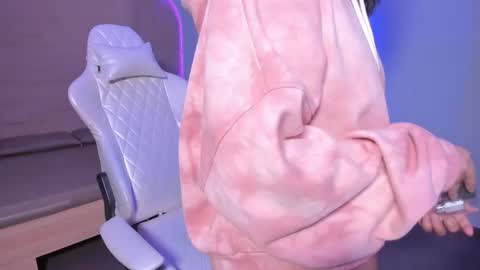 hannahmonttgomery  Help me reach 100 Hands up online show from December 14, 2025, 8:13 pm